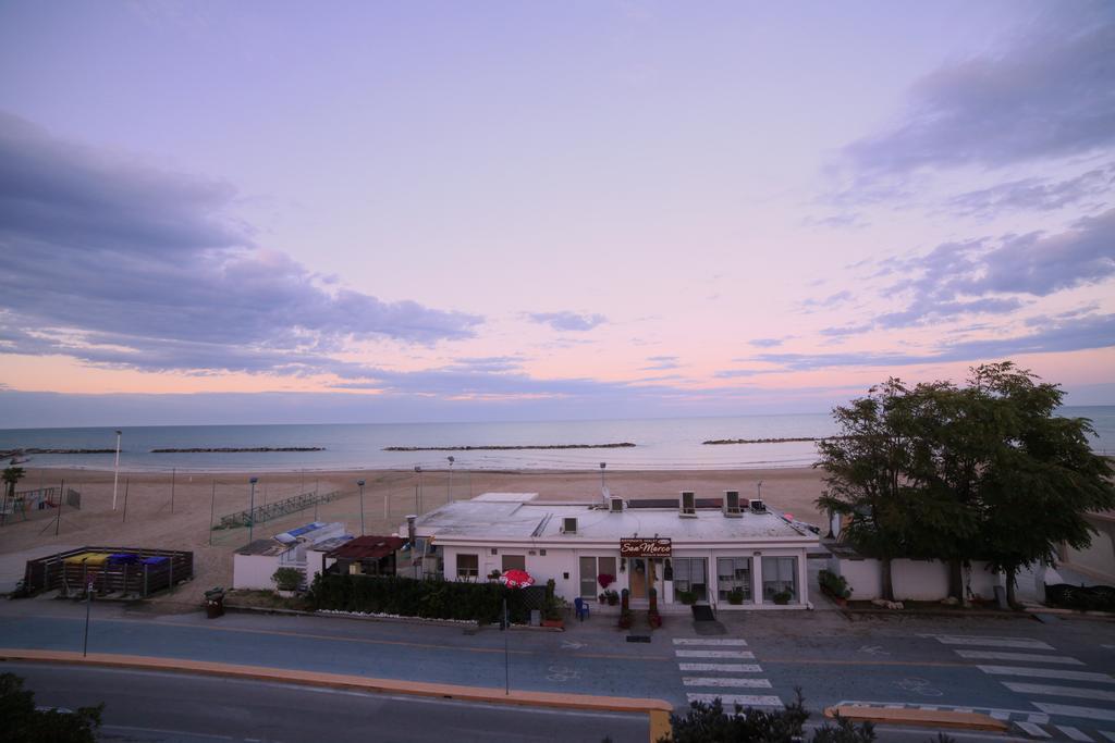 Hotel Velus Civitanova Marche Zewnętrze zdjęcie